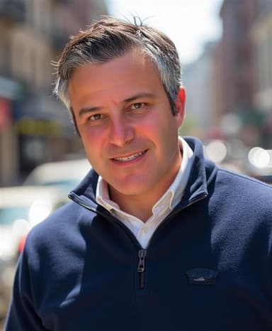 Portrait of Alex Greengold, Chief Consumer Experience Officer at Memorial Hermann